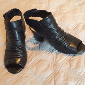 NWOT Denver Hayes Ankle Boots